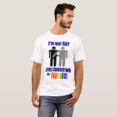 Ik ben niet GAY, maar mijn siamese tweeling is FAB T-shirt (Voorkant volledig)