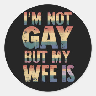 Ik ben niet homo, maar mijn vrouw is LGBT Regenboo Ronde Sticker