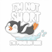 Ik ben niet klein, ik ben formaat pinguïn sticker (Voorkant)
