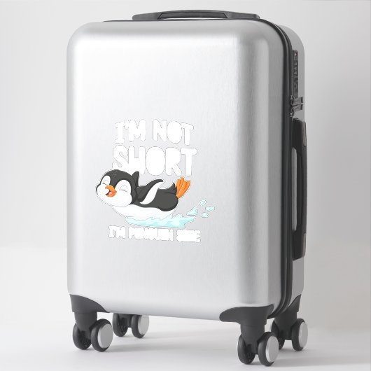 Ik ben niet klein, ik ben pinguïn formaat sticker (Koffer)
