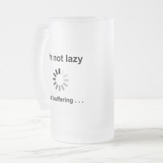 Ik ben niet lui... gewoon bufferen matglas bierpul (Voorkant links)