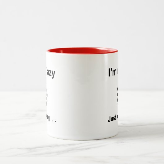 Ik ben niet lui... gewoon bufferen tweekleurige koffiemok (Center)