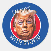 Ik ben niet met een stomme trump ronde sticker (Voorkant)