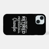 Ik ben niet met pensioen, ik ben een professionele iPhone 15 case (Achterkant horizontaal)