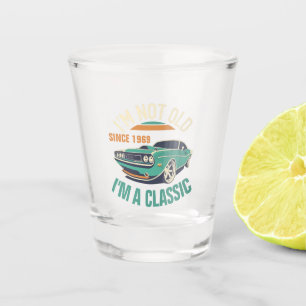 Ik ben niet oud, ik ben een klassieke Vintage-auto Shot Glas