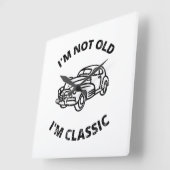 Ik ben niet oud, ik ben klassieke vierkante klok (Hoek)