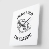 Ik ben niet oud, ik ben klassieke vierkante klok (Hoek)