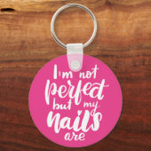 Ik ben niet perfect, maar mijn nagels zijn sleutelhanger (Voorkant)