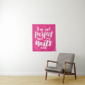 Ik ben niet perfect, maar mijn nagels zijn wandkleed (In situ)