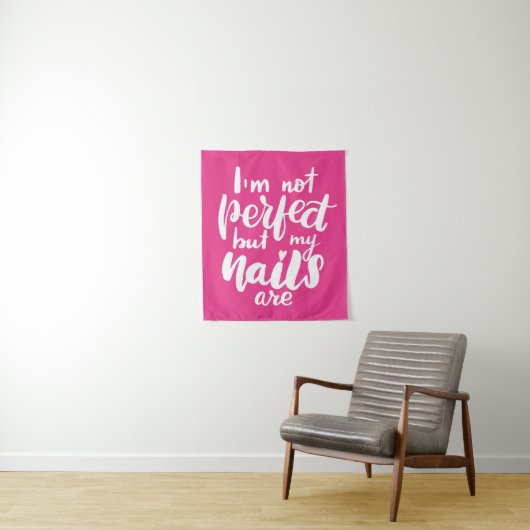 Ik ben niet perfect, maar mijn nagels zijn wandkleed (In situ)