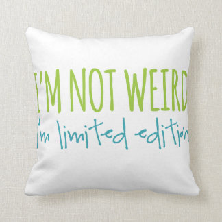 Ik ben niet raar, ik ben de Limited Edition. Kussen