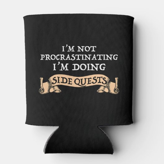 Ik ben niet uitstellen - ik doe side quests blikjeskoeler (Achterkant)