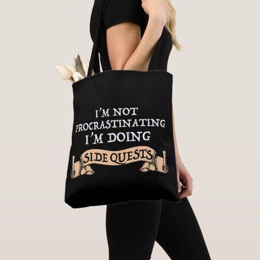 Ik ben niet uitstellen - ik doe side quests tote bag (Dichtbij)
