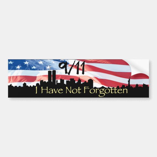Ik ben niet vergeten - 9/11 NY Skyline Waving Flag Bumpersticker (Voorkant)