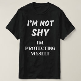 IK BEN NIET VERLEGEN, IK BESCHERM MEZELF T-SHIRT