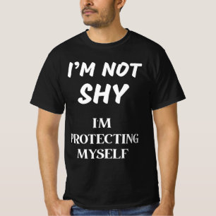 IK BEN NIET VERLEGEN, IK BESCHERM MEZELF T-SHIRT