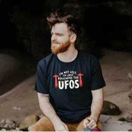 Ik ben niet verloren, ik volg gewoon de UFO's - gr T-shirt
