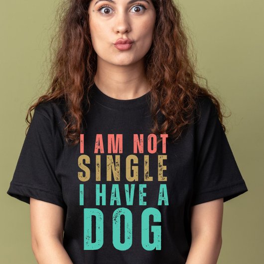 Ik ben niet vrijgezel ik heb een hond grappig Vale T-shirt