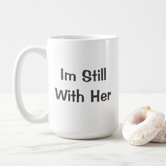 Ik ben nog steeds bij haar koffiemok (Met donut)