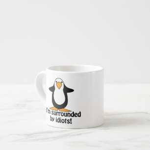 Ik ben omringd door idioten. Funny Penguin Espresso Kop