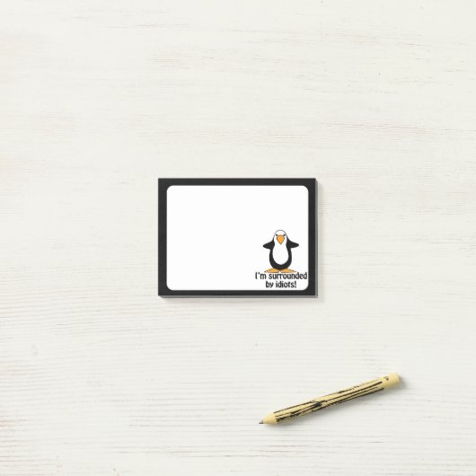Ik ben omringd door idioten. Funny Penguin Post-it® Notes (Op bureau)