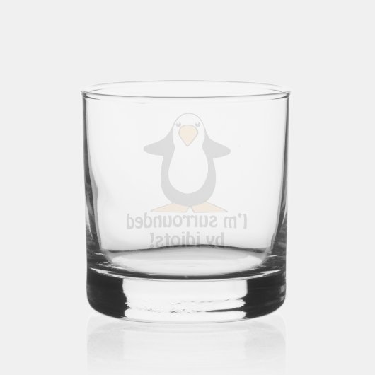 Ik ben omringd door idioten grappige pinguïn whisky glas (Achterkant)