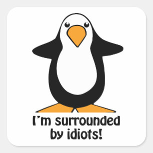 Ik ben omringd door idioten Penguin Humor Square S Vierkante Sticker