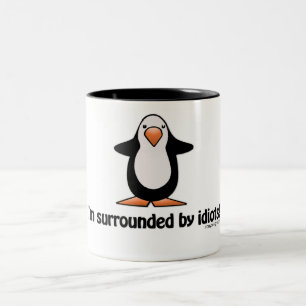 Ik ben omringd door idioten. tweekleurige koffiemok