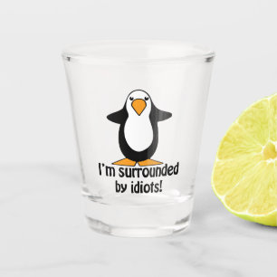Ik ben omringd door Idiots Funny Penguin Shot Glas