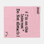 Ik ben op het internet. Niet storen! Fleece Deken (Voorkant (Horizontaal))