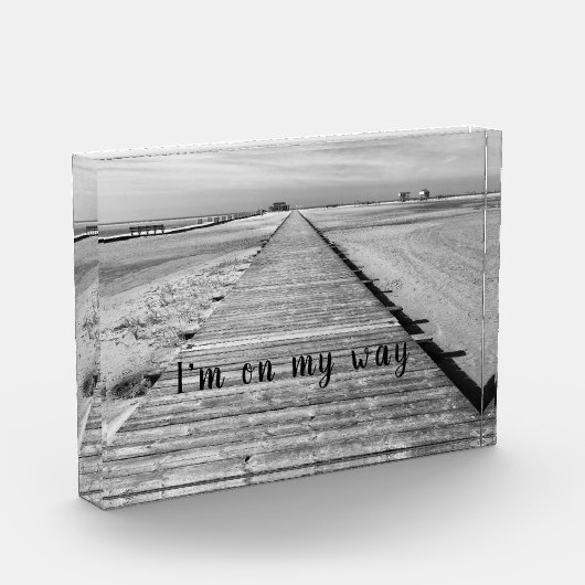 Ik ben op weg naar het strand, zwart-witte foto (Links)