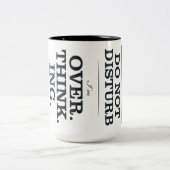 Ik ben overdenkend tweekleurige koffiemok (Center)