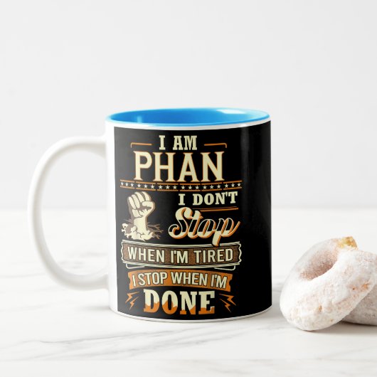 Ik ben Phan. Ik stop niet als ik moe ben Tweekleurige Koffiemok (Met donut)