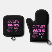 Ik ben prachtig naaid in zwart en roze ovenwant & pannenlap set (Voorkant)