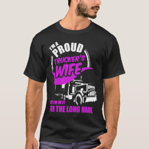 Ik ben Proud Trucker's vrouw en ik zit erin voor T T-shirt