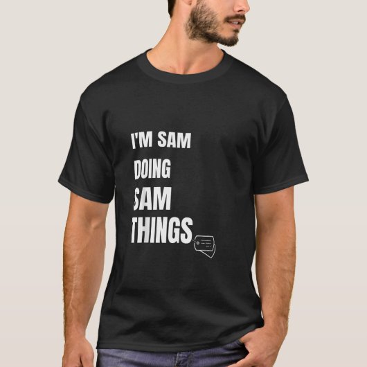 Ik ben Sam Doing Sam Dingen Grappig Gepersonalisee T-shirt (Voorkant)