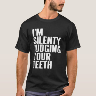 Ik ben stilletjes aan het oordelen over je Teth Fu T-shirt