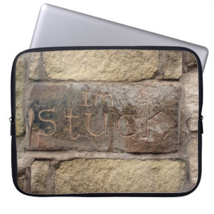 "Ik ben Stuck" een andere steen in de muur Laptop Sleeve