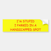IK BEN STUPIDI IN EEN GEHANDICAPTE PLAATS. BUMPERSTICKER (Voorkant)