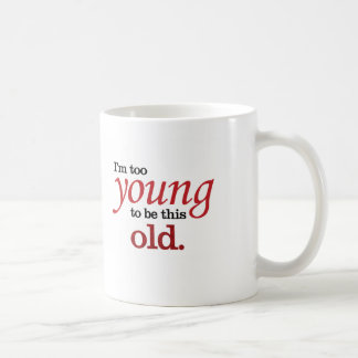 Ik ben te jong om zo'n vreemde kijk te hebben op o koffiemok