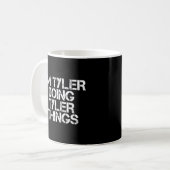 Ik ben Tyler Doing Tyler Dingen Grappig Kerstcadea Koffiemok (Voorkant links)