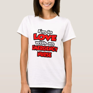 Ik ben verliefd op een verpleegster t-shirt