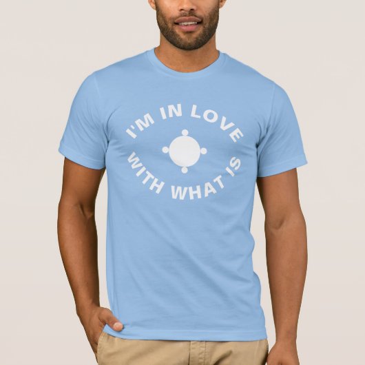 IK BEN VERLIEFD OP WAT STOÏCIJNSE QUOTE IS T-SHIRT (Voorkant)