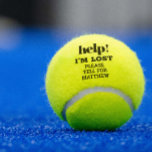 Ik ben verloren Help Funny Persoonlijk Tennisballen<br><div class="desc">"Help! Ik ben verdwaald. Vraag alsjeblieft om persoonlijke tennisballen van mijn Eigenaar met een speciale prijs voor sporthumor,  zodat je verloren bal je snel vindt en je teamgenoten en clubleden tegelijkertijd aan het lachen zijn.</div>