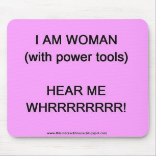 Ik ben vrouw (met gereedschap) muismat