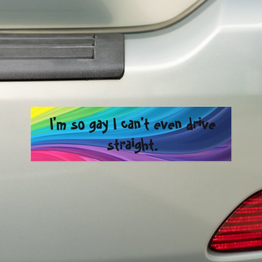 Ik ben zo Gay dat ik niet eens direct kan rijden.. Bumpersticker (Op auto)