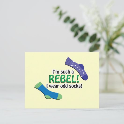 Ik ben zulk een rebel, draag ik oneven sokken! briefkaart (Staand voorkant)