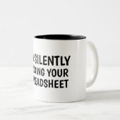 Ik beoordeel je spreadsheet in stilte tweekleurige koffiemok (Voorkant rechts)