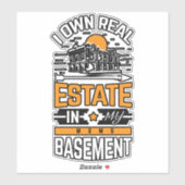 Ik bezit onroerend goed in de kelder van mijn moed sticker (Vel)