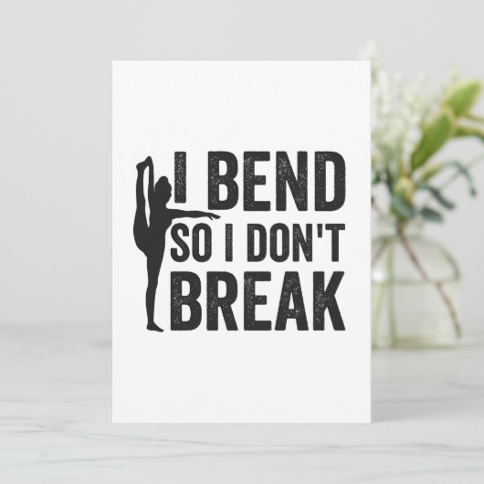 Ik buig zodat ik geen grappig yoga cadeau verbreek kaart (Staand voorkant)